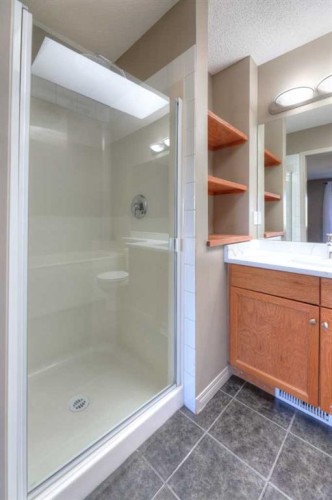 8903 Royal Oak Way Nw, Calgary, AB - Indoor Photo Showing Bathroom