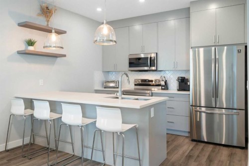 2-136 21 Avenue Ne, Calgary, AB - Indoor Photo Showing Kitchen With Stainless Steel Kitchen With Upgraded Kitchen