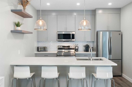 2-136 21 Avenue Ne, Calgary, AB - Indoor Photo Showing Kitchen With Stainless Steel Kitchen With Upgraded Kitchen