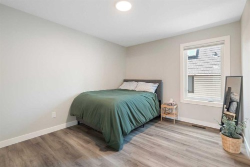 2-136 21 Avenue Ne, Calgary, AB - Indoor Photo Showing Bedroom