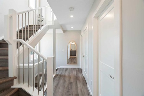 2-136 21 Avenue Ne, Calgary, AB - Indoor Photo Showing Other Room