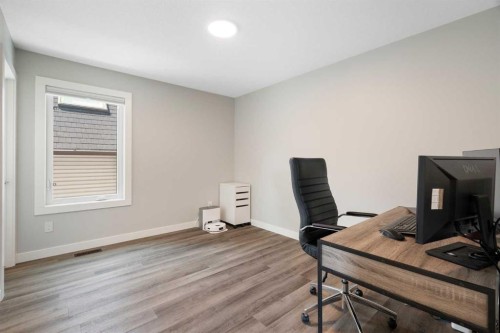 2-136 21 Avenue Ne, Calgary, AB - Indoor Photo Showing Office
