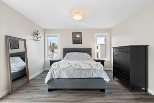 2-136 21 Avenue Ne, Calgary, AB - Indoor Photo Showing Bedroom