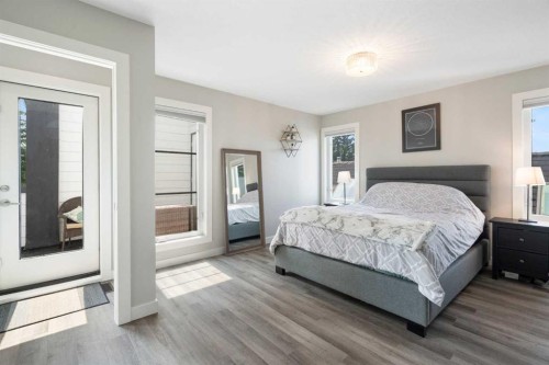 2-136 21 Avenue Ne, Calgary, AB - Indoor Photo Showing Bedroom
