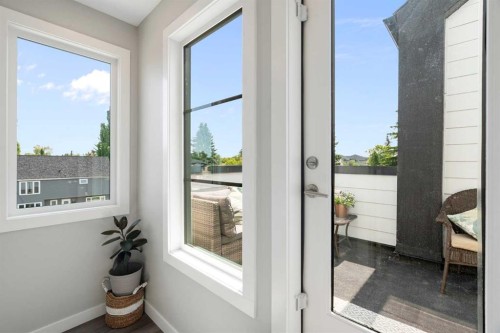 2-136 21 Avenue Ne, Calgary, AB - Indoor Photo Showing Other Room