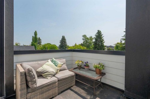 2-136 21 Avenue Ne, Calgary, AB - Outdoor With Balcony