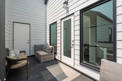 2-136 21 Avenue Ne, Calgary, AB - Outdoor With Balcony With Exterior