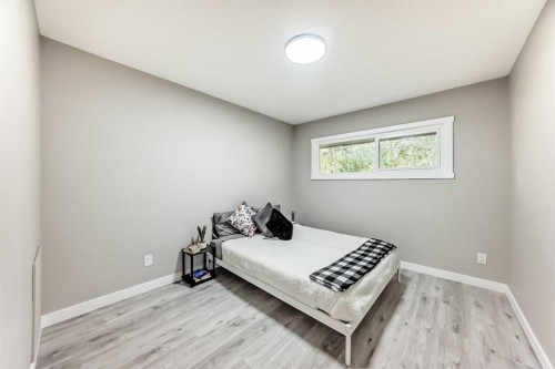 1923 9A Avenue Ne, Calgary, AB - Indoor Photo Showing Bedroom