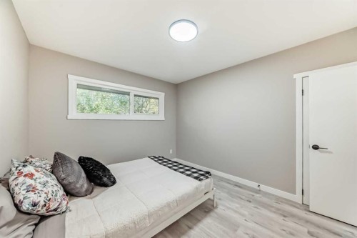 1923 9A Avenue Ne, Calgary, AB - Indoor Photo Showing Bedroom