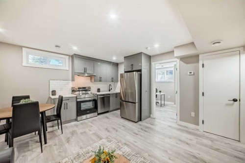 1923 9A Avenue Ne, Calgary, AB - Indoor Photo Showing Other Room