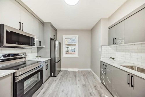 1923 9A Avenue Ne, Calgary, AB - Indoor Photo Showing Kitchen With Upgraded Kitchen