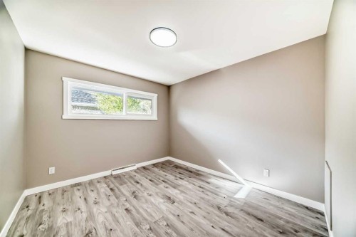 1923 9A Avenue Ne, Calgary, AB - Indoor Photo Showing Other Room