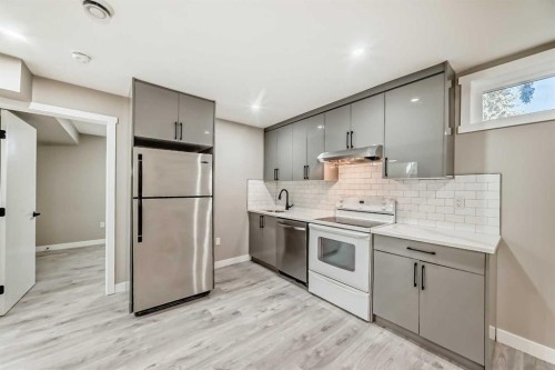 1923 9A Avenue Ne, Calgary, AB - Indoor Photo Showing Kitchen