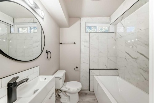1923 9A Avenue Ne, Calgary, AB - Indoor Photo Showing Bathroom