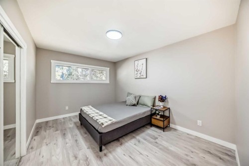 1923 9A Avenue Ne, Calgary, AB - Indoor Photo Showing Bedroom