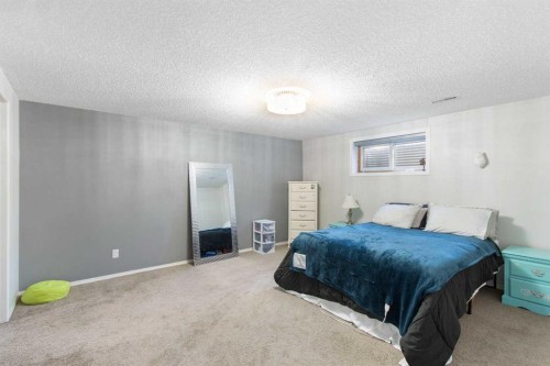 206 Mt Aberdeen Manor Se, Calgary, AB - Indoor Photo Showing Bedroom