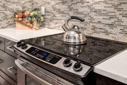 643 Evanston Drive Nw, Calgary, AB - Indoor Photo Showing Kitchen