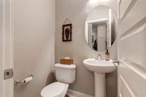 643 Evanston Drive Nw, Calgary, AB - Indoor Photo Showing Bathroom