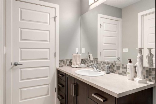 643 Evanston Drive Nw, Calgary, AB - Indoor Photo Showing Bathroom