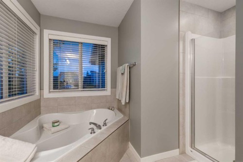 643 Evanston Drive Nw, Calgary, AB - Indoor Photo Showing Bathroom