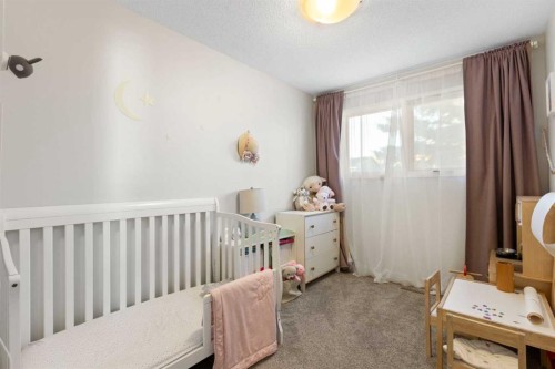 27 Deercrest Close Se, Calgary, AB - Indoor Photo Showing Other Room