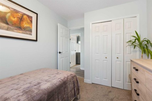 27 Deercrest Close Se, Calgary, AB - Indoor Photo Showing Bedroom