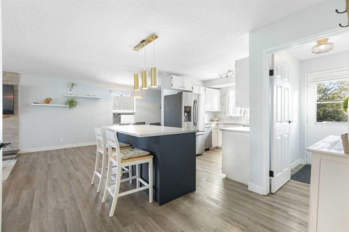 27 Deercrest Close Se, Calgary, AB - Indoor Photo Showing Other Room