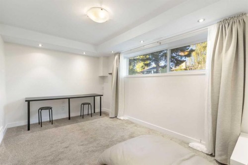 27 Deercrest Close Se, Calgary, AB - Indoor Photo Showing Other Room