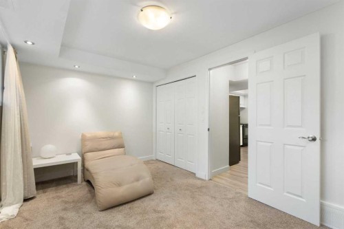 27 Deercrest Close Se, Calgary, AB - Indoor Photo Showing Other Room