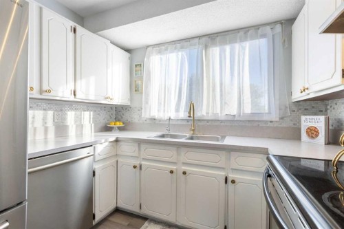27 Deercrest Close Se, Calgary, AB - Indoor Photo Showing Kitchen With Double Sink