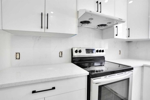 6032 Martingrove Road, Calgary, AB - Indoor Photo Showing Kitchen