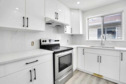 6032 Martingrove Road, Calgary, AB - Indoor Photo Showing Kitchen