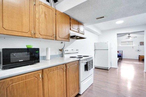 6032 Martingrove Road, Calgary, AB - Indoor Photo Showing Kitchen
