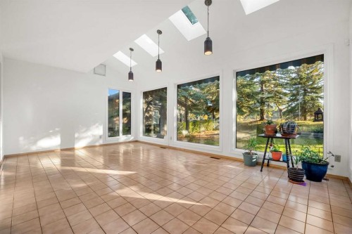 907 Shawnee Drive Sw, Calgary, AB - Indoor Photo Showing Other Room