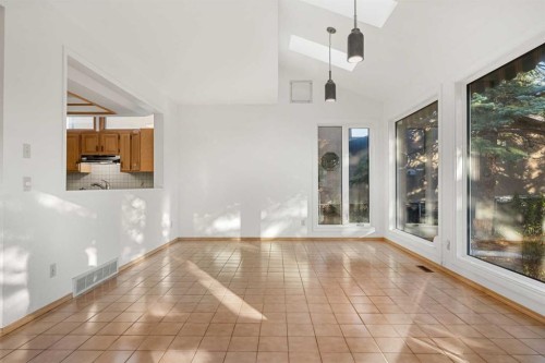 907 Shawnee Drive Sw, Calgary, AB - Indoor Photo Showing Other Room