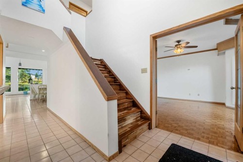 907 Shawnee Drive Sw, Calgary, AB - Indoor Photo Showing Other Room