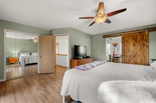 907 Shawnee Drive Sw, Calgary, AB - Indoor Photo Showing Bedroom