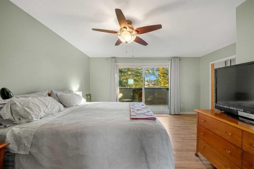 907 Shawnee Drive Sw, Calgary, AB - Indoor Photo Showing Bedroom