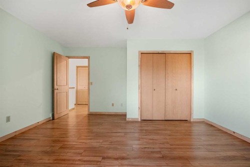 907 Shawnee Drive Sw, Calgary, AB - Indoor Photo Showing Other Room