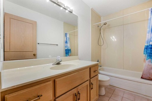 907 Shawnee Drive Sw, Calgary, AB - Indoor Photo Showing Bathroom