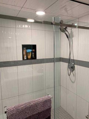 340-1001 13 Avenue Sw, Calgary, AB - Indoor Photo Showing Bathroom