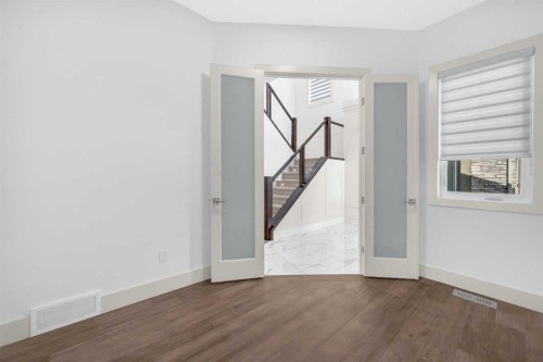 127 Evansview Road Nw, Calgary, AB - Indoor Photo Showing Other Room
