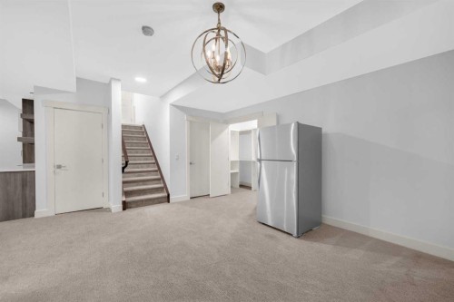 127 Evansview Road Nw, Calgary, AB - Indoor Photo Showing Other Room