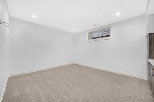 127 Evansview Road Nw, Calgary, AB - Indoor Photo Showing Other Room