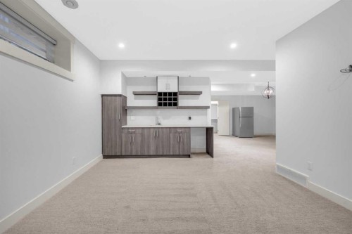127 Evansview Road Nw, Calgary, AB - Indoor Photo Showing Other Room