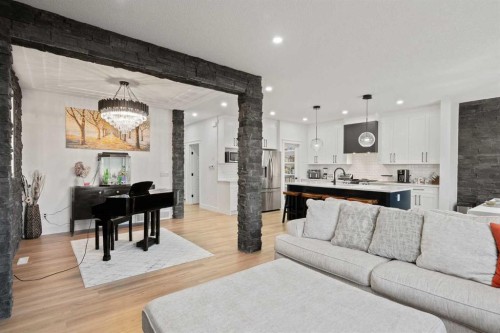 818 Edgefield Street, Strathmore, AB - Indoor Photo Showing Living Room