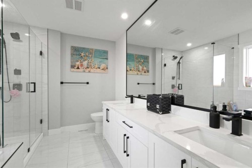 818 Edgefield Street, Strathmore, AB - Indoor Photo Showing Bathroom