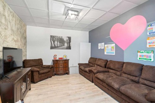 818 Edgefield Street, Strathmore, AB - Indoor Photo Showing Living Room