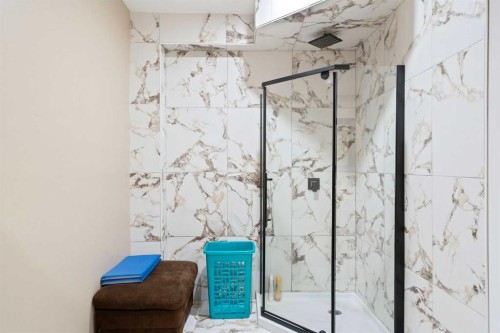 818 Edgefield Street, Strathmore, AB - Indoor Photo Showing Bathroom