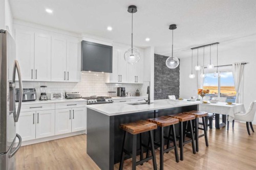 818 Edgefield Street, Strathmore, AB - Indoor Photo Showing Kitchen With Upgraded Kitchen